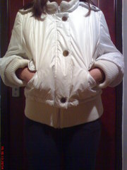 Зимнюю новую белую курточку за сто гривен 
