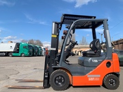 навантажувач Toyota,  вагоник.У заводському фарбуванні